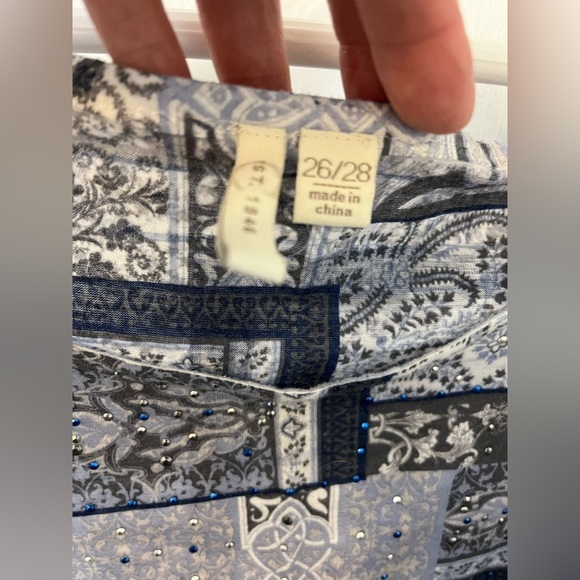 602- Beautiful sleeveless blouse - Picture 6 of 8